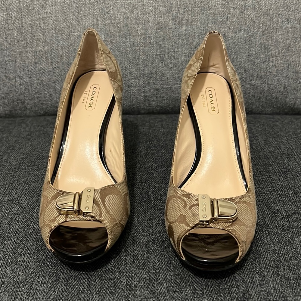 NEW COACH Heels